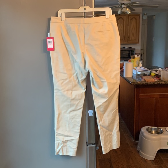 Women’s Vince Camuto NWT Khakis - Picture 4 of 5